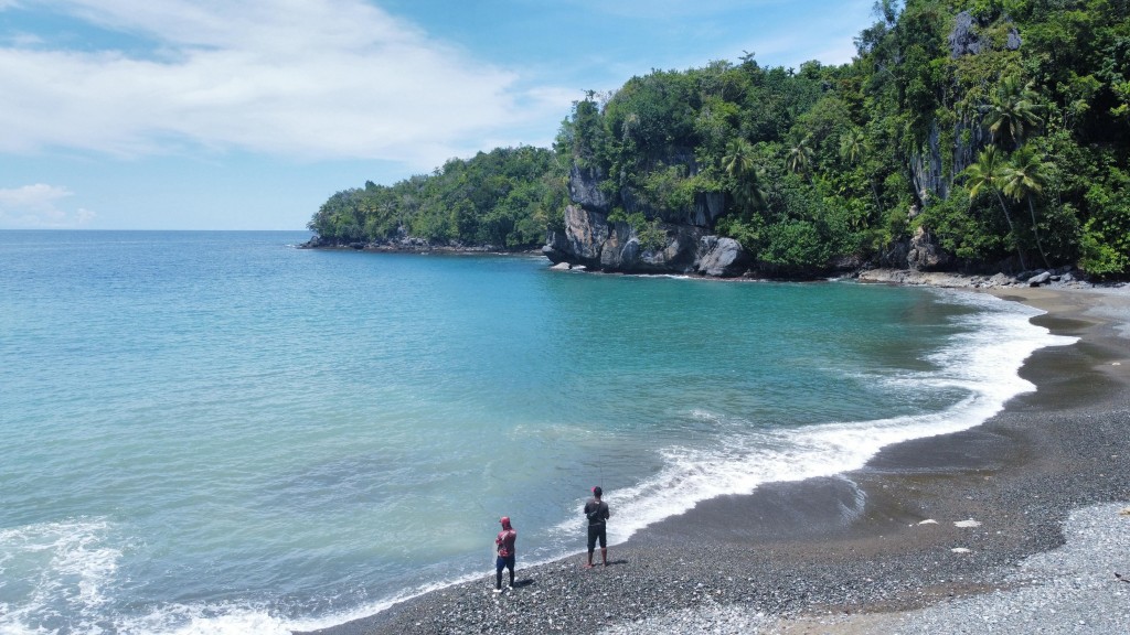 Pantai Batee Puteh, wisata viral nominasi API 2025, terkenal batu putih alami dengan alam yang asri
